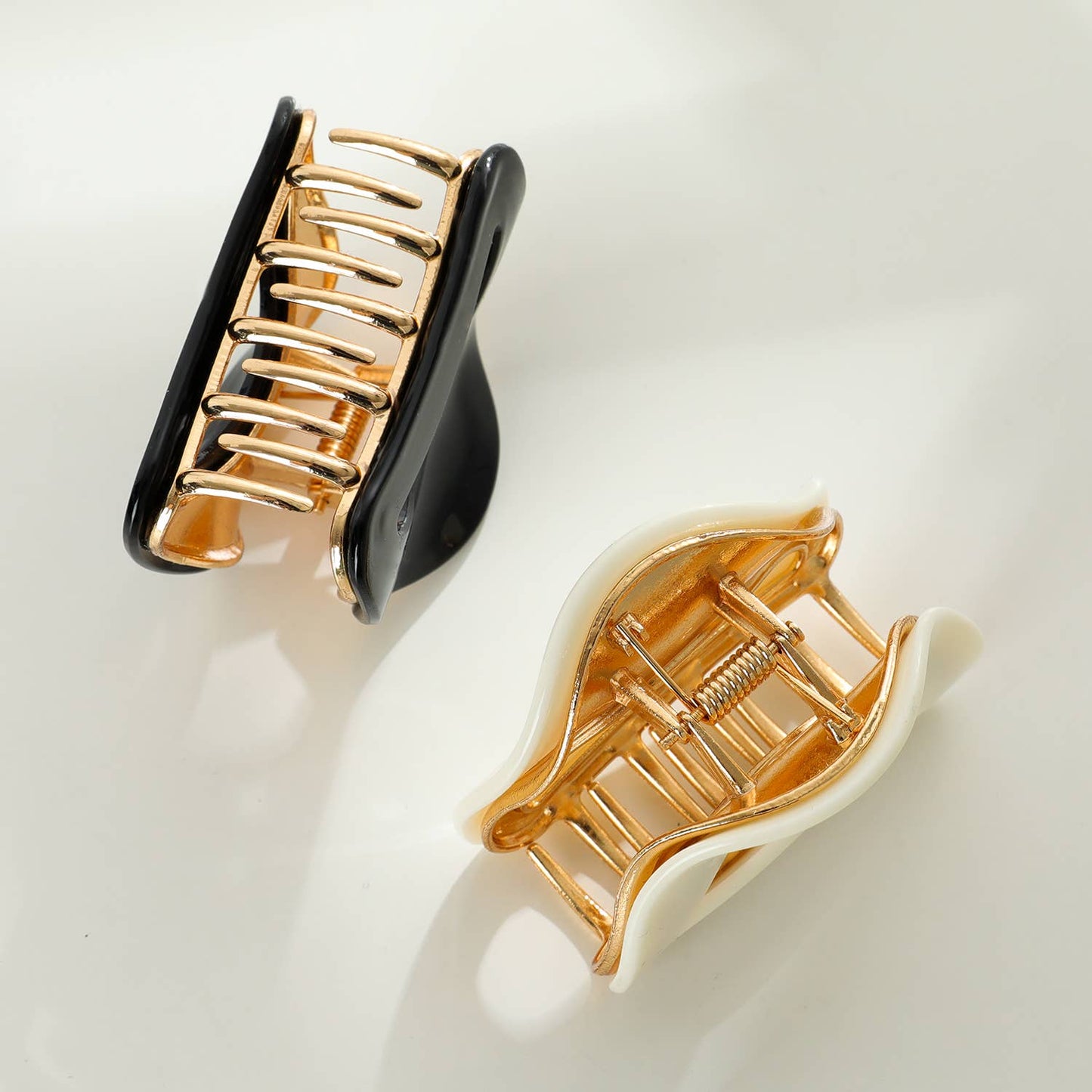 Curved Metal Claw Clip | Medium Size