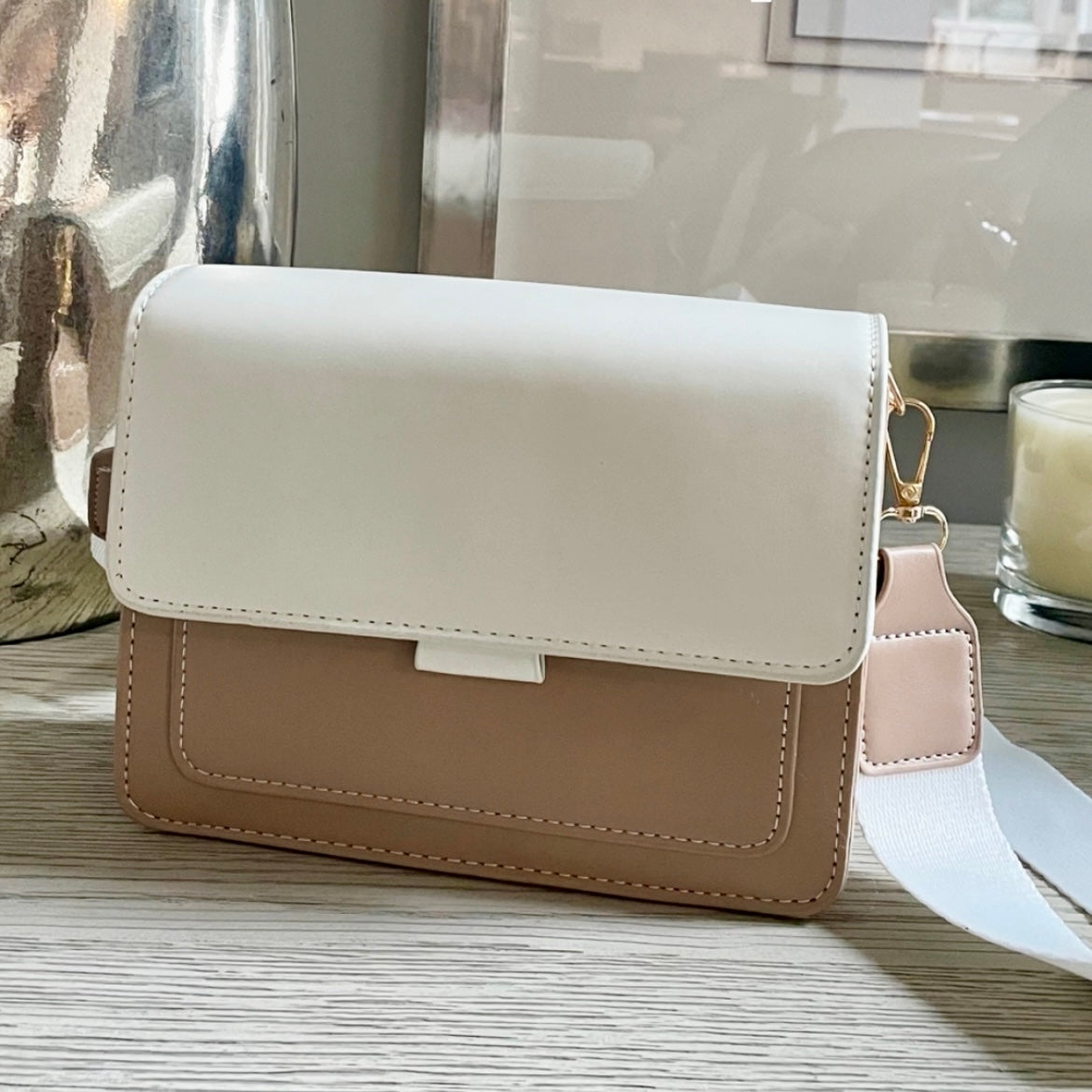 White Lily | Minimalistic Crossbody Handbag
